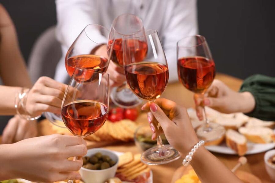 WINE TASTING & TAPAS IN THE HEART OF FARO - A full hour devoted to Portuguese wine