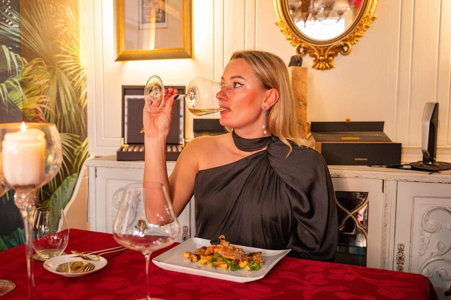 WINE TASTING & TAPAS IN THE HEART OF FARO - Guides who bring the evening to life